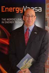 Suurlähettiläs Bruce J Oreck tutustui Vaasassa myös energia-alan yrityksiin.