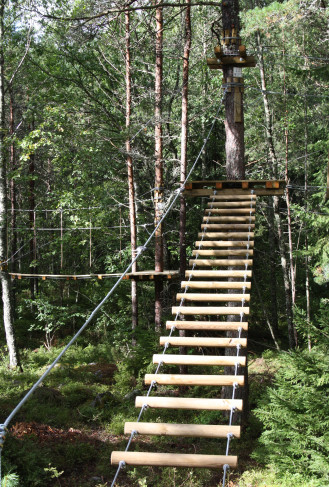Rata seikkailupuistossa