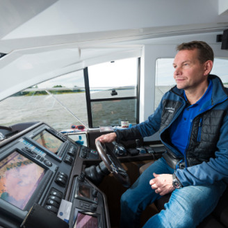MS Joy captain 600px