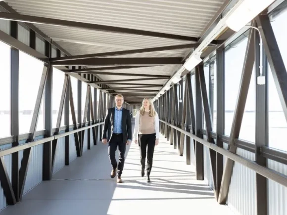 Tommi Tuominen ja Anna Måtts-Fransén Vaasan satamassa