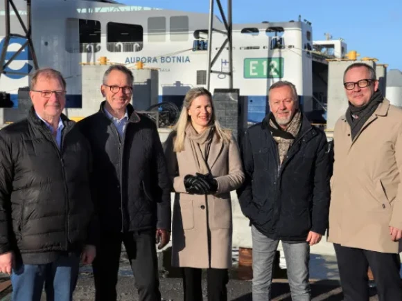 Teijo Seppelin Kvarken Ports, toimitusjohtaja Fredrik Lundberg Umeå kommunföretag, projektipäällikkö Anna Måtts-Fransén VASEK, toimitusjohtaja Peter Ståhlberg Wasaline ja kaupunginjohtaja Tomas Häyry Vaasan kaupunki